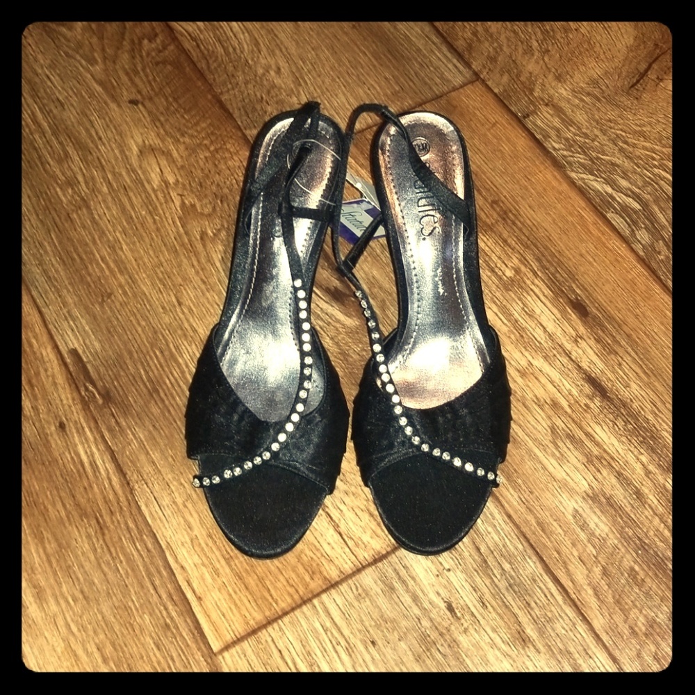 Statutes womens heels